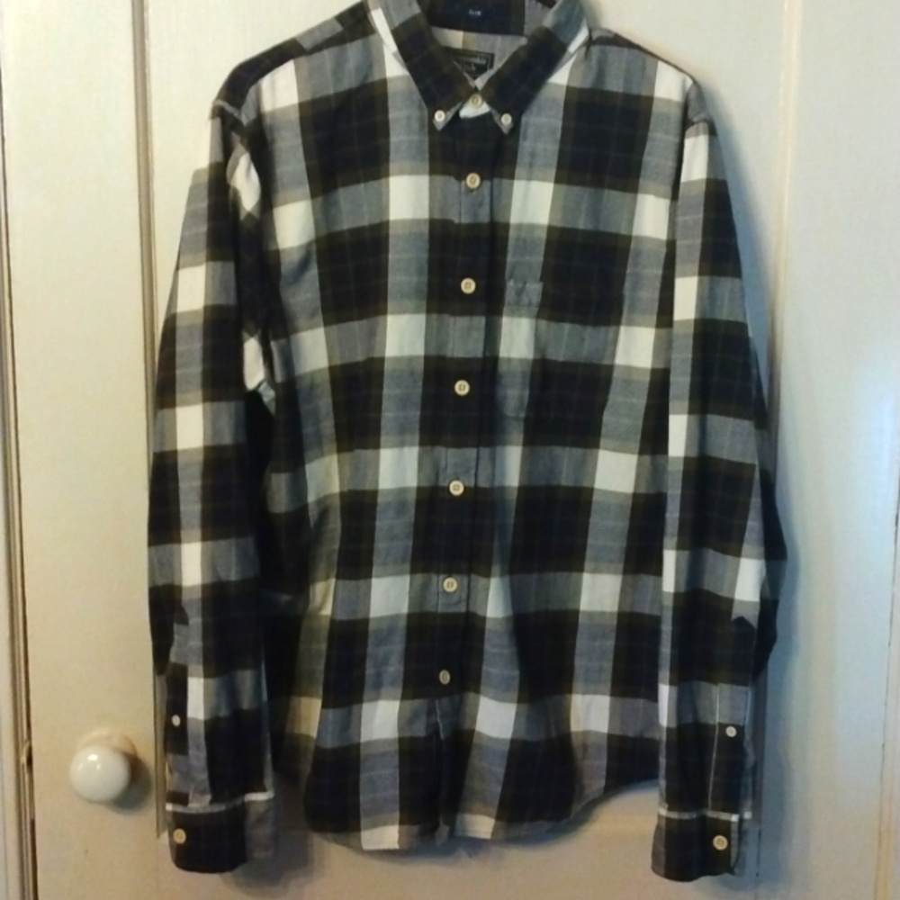 Men's Abercrombie and Fitch Flannel Button down shirt. Slim fit, size XL.